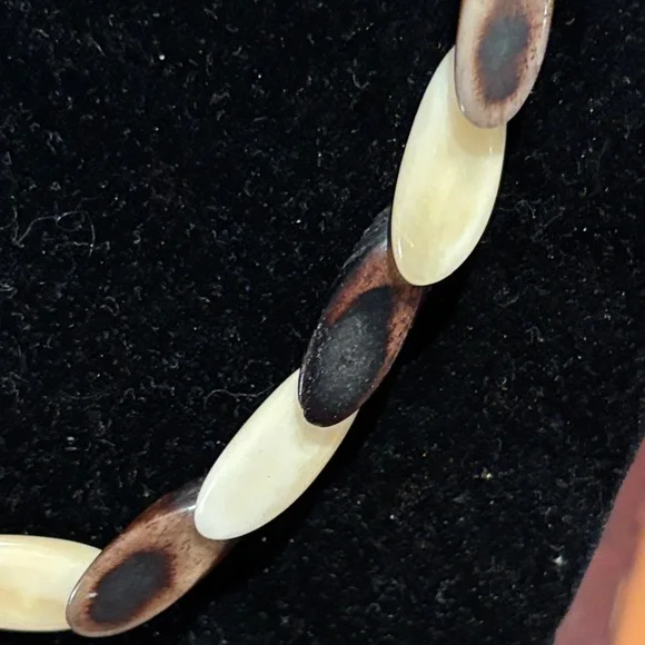 Elegant Two-Tone Necklace ivory - Picture 2 of 7